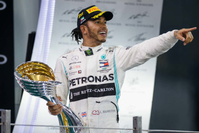 Hamilton gana el GP de Abu Dabi; la temporada 2019 de la F1 baja el telón