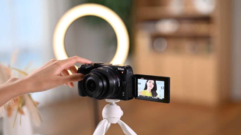 Nikon presenta la nueva Z30, una cámara para creadores de contenido