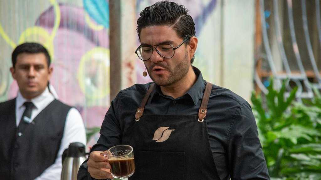 Checo Pérez es el nuevo embajador de Nescafé