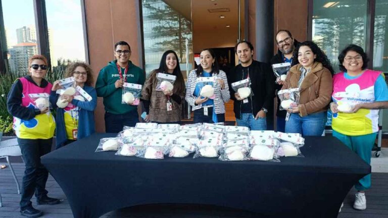 Voluntarios México impulsa conciencia contra el cáncer de mama